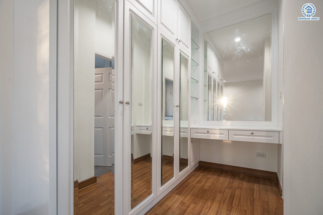 บ้านมือสองตกแต่งใหม่ โครงการ เพอร์เฟคเพลส1 ราชพฤกษ์ คุณภาพแบรนด์ Property Perfect เนื้อที่ 66.2 ตร.ว. ตอบโจทย์ทุกการอยู่อาศัย ฟังก์ชัน 3 ห้องนอน 3 ห้องน้ำ 2 ที่จอดรถ บนทำเลติดถนนราชพฤกษ์ ใกล้วงเวียนพระราม5 รถไฟฟ้าสายสีม่วง "สถานีบางรักน้อยท่าอิฐ" และจุดขึ้นทางด่วน "กาญจนาภิเษก"